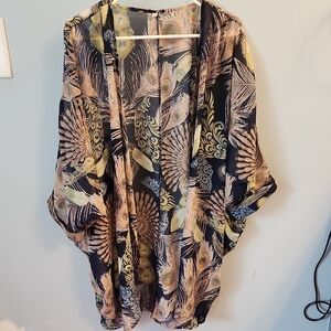 🍉SHEIN Black and Gold Feather Print Kimono